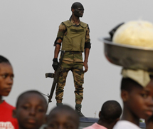 Un soldado leal a Gbagbo. | AP