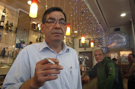 El propietario 'insumiso' del bar Rodrigo. | Reuters