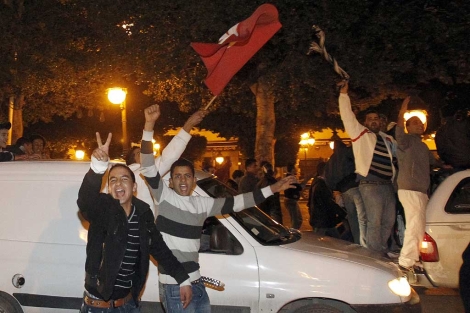 Varios tunecionos salen a la calle tras el discurso del presidente. | Ap