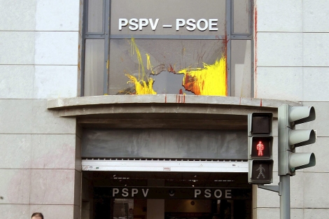Pintadas en la sede del PSOE en Valencia | Efe