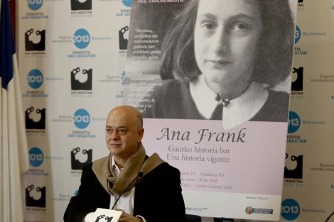 Odn Elorza durante la presentacin de la exposicin sobre Ana Frank. | Justy