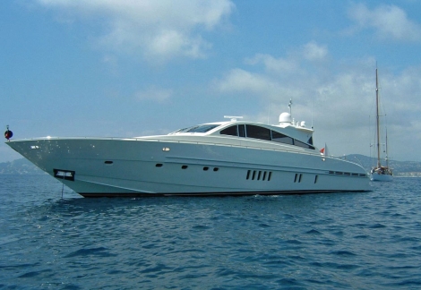 El barco Bull, que perteneci a Bernard Madoff, fondeado en Gibraltar. | www.leopard27.com