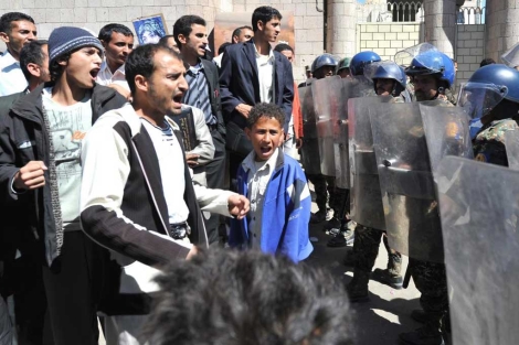 Manifestantes yemeníes a favor de los derechos humanos. | Efe