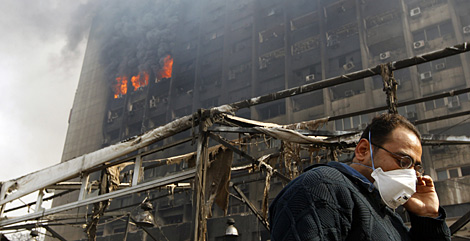 La sede del PND, en llamas el pasado 28 de enero. | Reuters