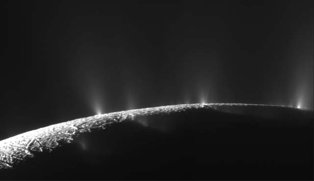 Géiseres en Encelado. | NASA,JPL,SSI