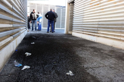 Carbonilla en el suelo junto al edificio administrativo de la Xunta. | Rosa Gonzlez