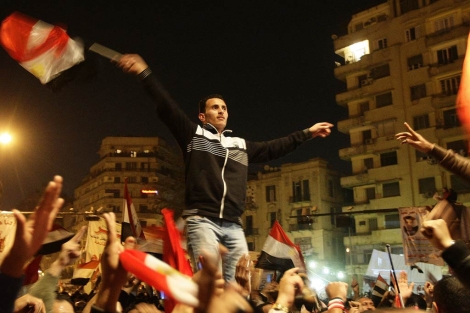Los manifestantes de la Plaza de Tahrir, tras la intervencin televisiva de Mubarak. | Efe