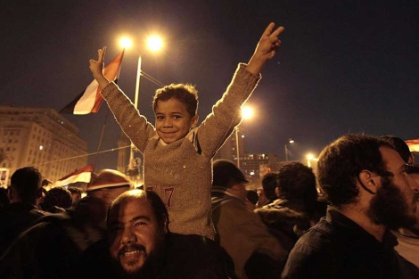 Celebraciones en la Plaza Tahrir por la salida de Mubarak.| Reuters