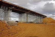 Las obras del puente de la autova, en Villamoros, estn paradas. | J.M.G.