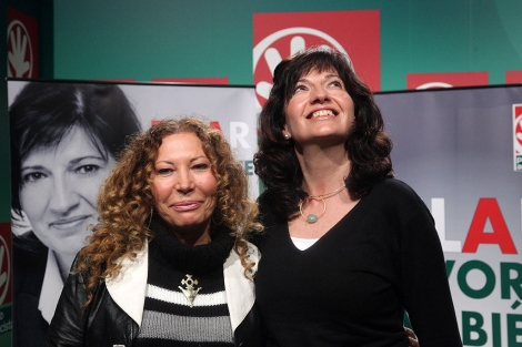 Pilar Tvora (izquierda) con la candidata, Pilar Gonzlez. | Fernando Ruso