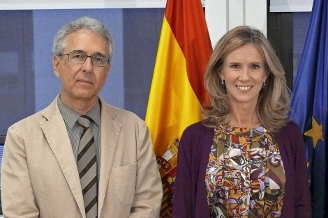 El presidente de COSCE, Joan Guinovart, con la ministra Garmendia en una foto de archivo. | Efe