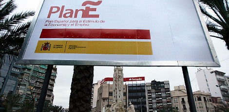 Cartel que anuncia obras del Plan E en 2009 en Alicante. | Ernesto Caparrs