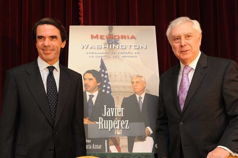 Aznar con Javier Rupérez, en la presentación. | Faes