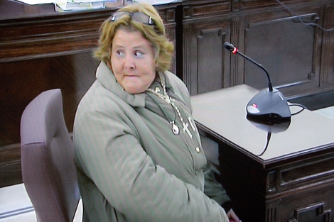 Isabel Garca, la mujer de Santiago del Valle, en una sesin del juicio. | E. Domnguez