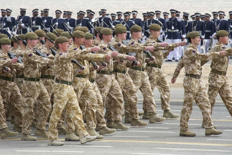 Tropas británicas marchan en Kuwait conmemorando el final de la Guerra del Golfo. | Reuters
