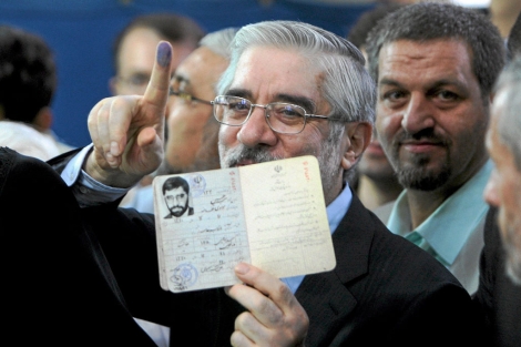 El candidato opositor Musav, tras votar en las ltimas elecciones.| Abedin Taherkenareh