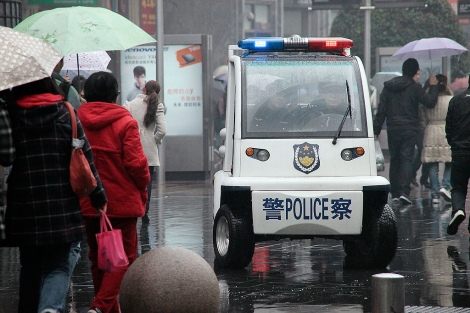 Redoblada la vigilancia policial en las calles de Shanghi. | AP