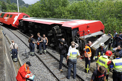 El tren descarrilado en la localidad suiza de Fiesch. | AP
