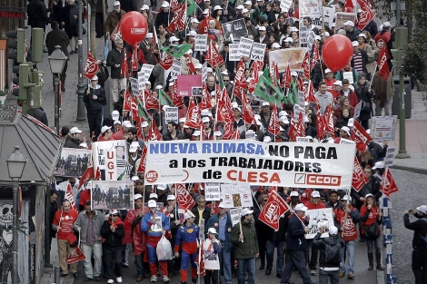 Miles de personas se manifiestan por el empleo en Nueva Rumasa ...