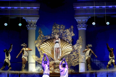 Kylie Minogue durante su concierto en el Palau Sant Jordi de Barcelona. | Efe