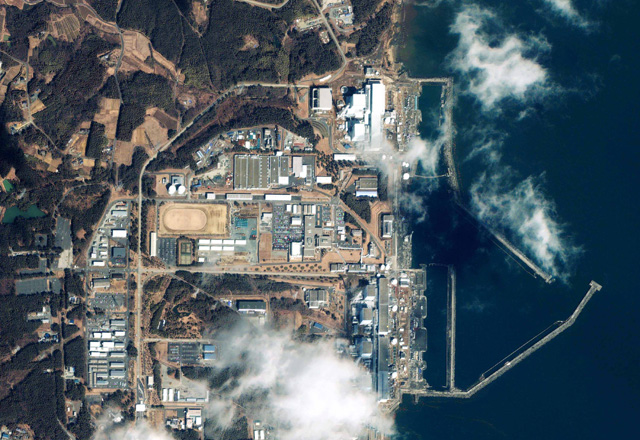Central de Fukushima en una imagen facilitada por GeoEye. | AP
