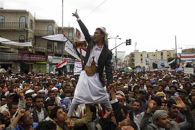 Imagen de una protesta en la capital de Yemen. | Reuters