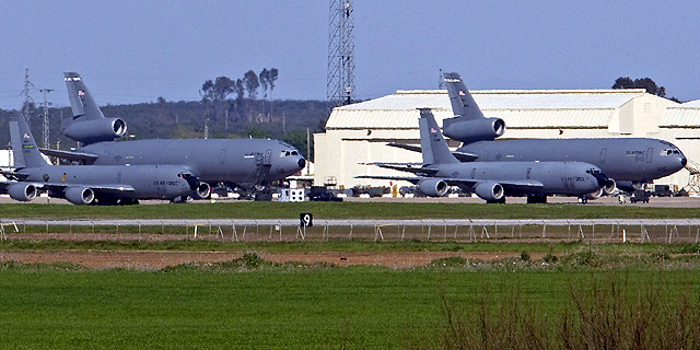 Aviones de EEUU, esta tarde, en la base de Morn. | Efe