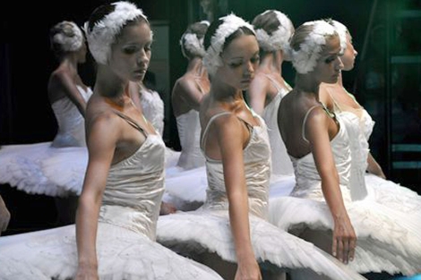 Bailarinas preparadas para la representación de 'El lago de los cisnes' | Ballet de Moscú