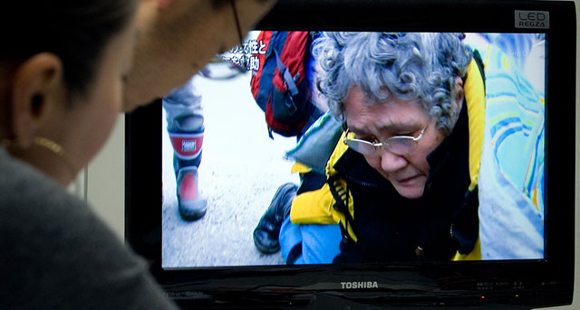 La cadena NHK muestra una imagen de una de las supervivientes. | Afp