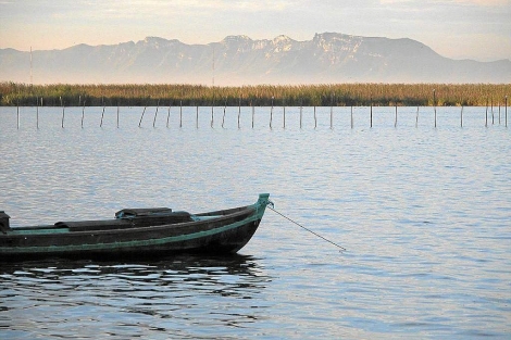 Una barca de pescadores en el parque natural de L'Albufera | E.M.