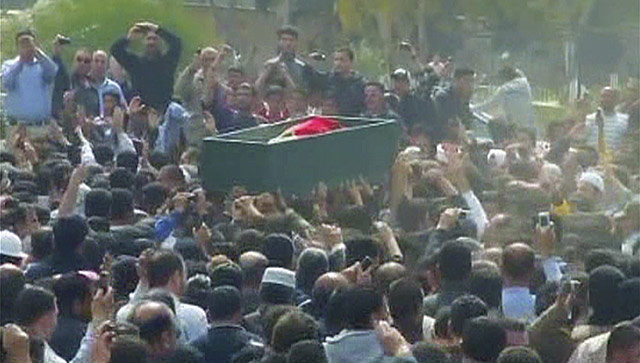 Imagen de uno de los funerales celebrados el domingo el Dara. | Reuters