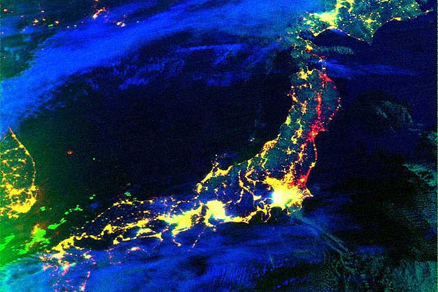 Imagen de la NASA del da 12 de marzo, en la que se ve en rojo las zonas de apagn respecto de 2010 | Reuters
