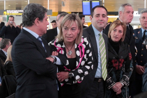 La alcaldesa, este mircoles, durante la inauguracin de la terminal. | Ernesto Caparrs