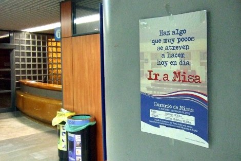 Imagen de uno de los carteles en el Hospital. | Diego Sinova
