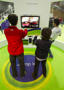 Nios prueban Kinect. | Iaki de Andrs