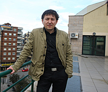Samuel Folgueral en la terraza de su estudio. | C.S.