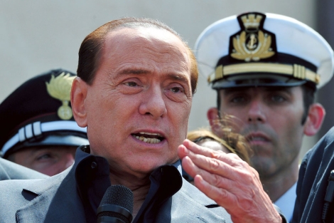 El primer ministro italiano, Silvio Berlusconi, en Lampedusa. | Afp
