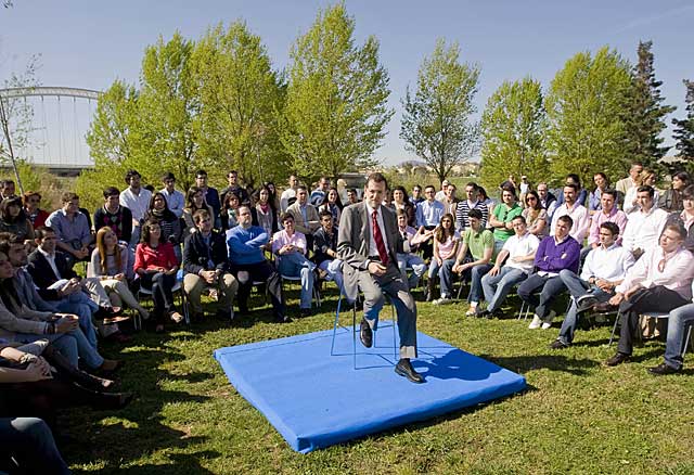 Mariano Rajoy, en un acto con jóvenes en Mérida, este viernes. | D. Vigario.