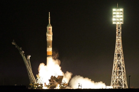 Lanzamiento de la nave Soyuz TMA-21 este martes. | Efe