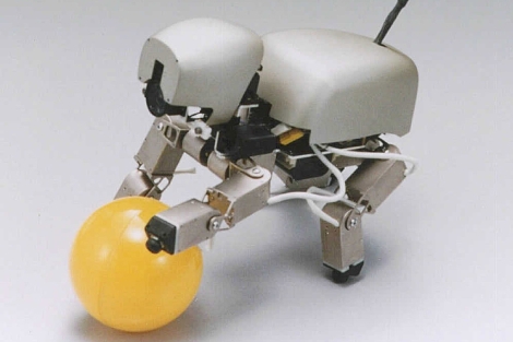 Un perro robot fabricado por Sony en los aos 90. | AP
