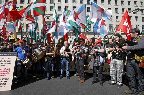 Los sondicatos nacionalistas durante su protesta esta maana en Madrid. | Efe
