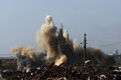 Un ataque areo sobre un campo de Hamas el jueves. | Efe