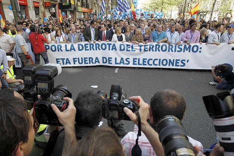 La cabecera de la manifestacin en apoyo a las vctimas del terrorismo. | Alberto di Lolli