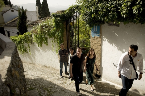 Cameron y su esposa de subida al recinto de La Alhambra. | Afp