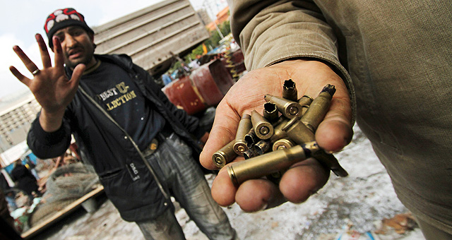 Casquillos de bala en la plaza Tahrir. | Ap