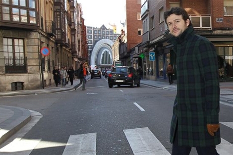 El actor Diego Martn paseando por las calles vallisoletanas. | J.M.Lostau