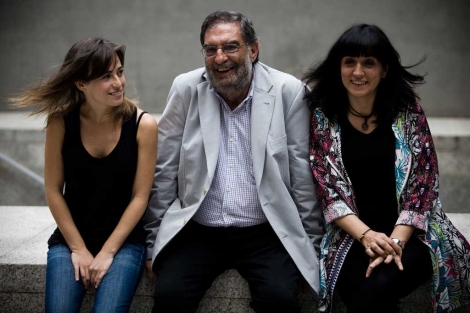 Gonzalez Cacho, flanqueado por Marta Etura y Judith Colell.| Roberto Cárdenas