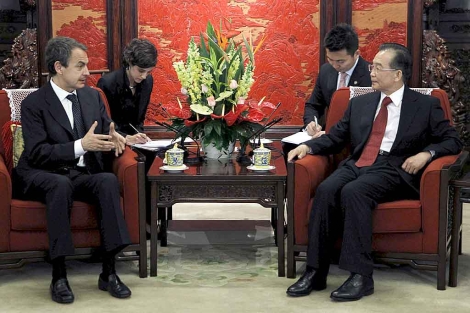Zapatero, con el primer ministro chino, Wen Jiabao. | Efe