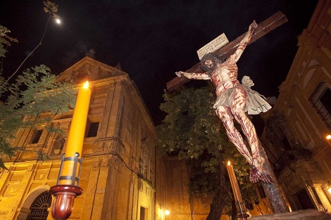 El crucificado del imaginero Juan Manuel Miarro por las calles de Crdoba. | Madero Cubero