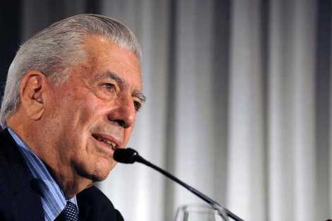Vargas Llosa durante una rueda de prensa.| Pablo Porciuncula